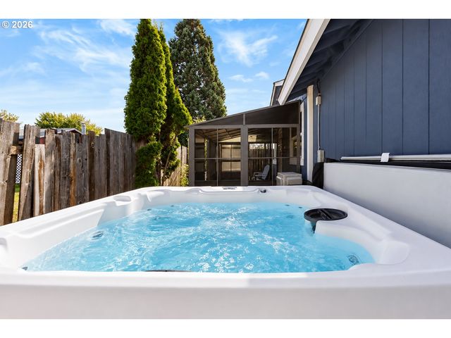 610 Se ELM St, Dundee, OR 97115