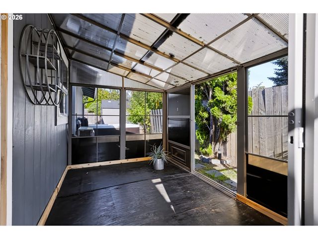 610 Se ELM St, Dundee, OR 97115