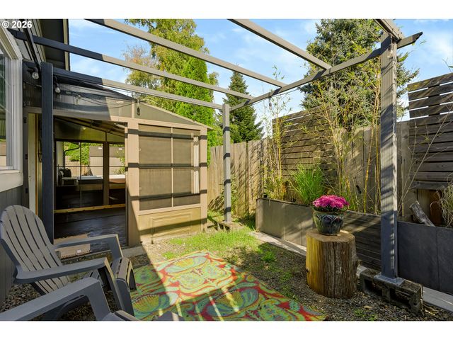 610 Se ELM St, Dundee, OR 97115