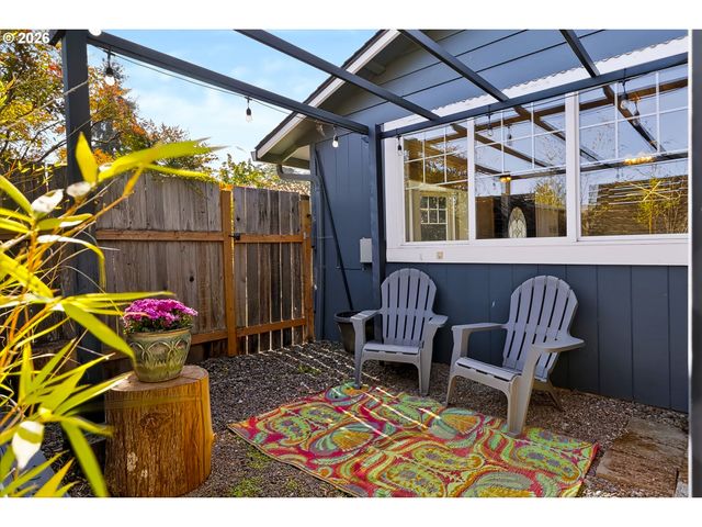 610 Se ELM St, Dundee, OR 97115