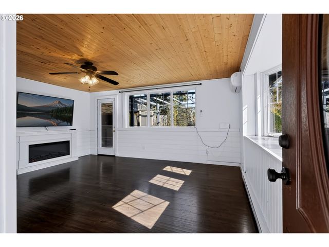 610 Se ELM St, Dundee, OR 97115