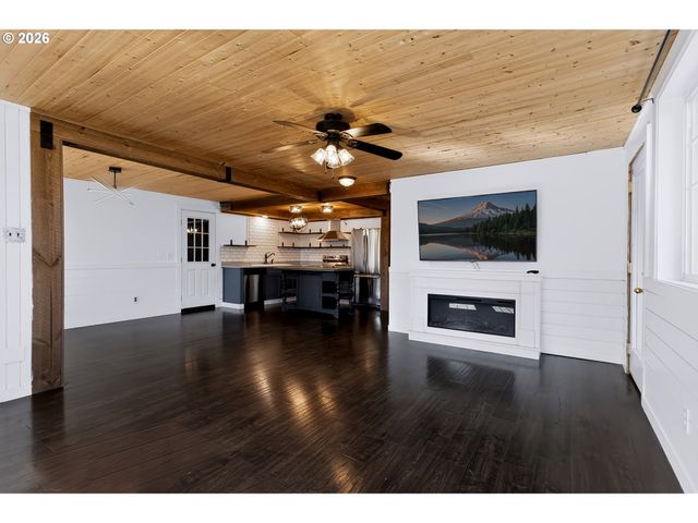 610 Se ELM St, Dundee, OR 97115