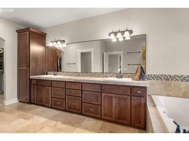 3915 TAYSIDE St, Salem, OR 97302
