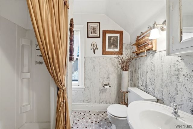 82 Bidwell Parkway, Buffalo, NY 14222