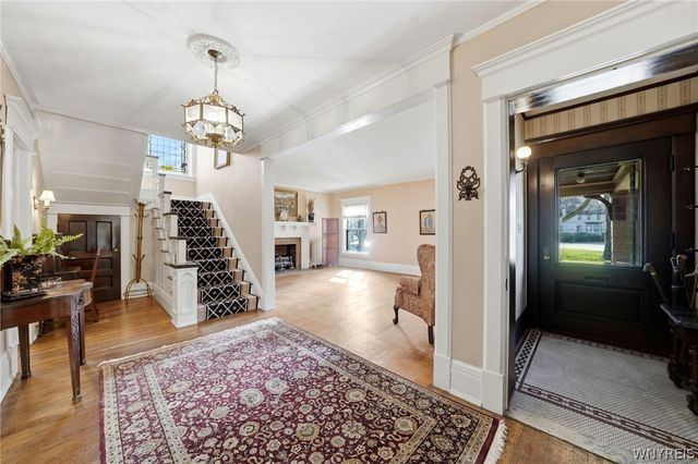 82 Bidwell Parkway, Buffalo, NY 14222