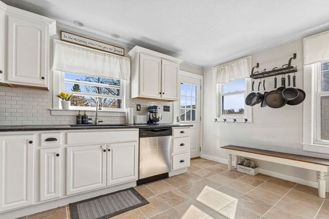 173 Greenmont Ave, Dracut, MA 01826