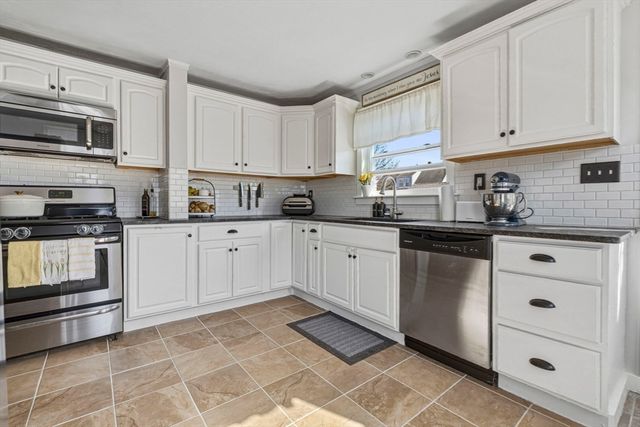 173 Greenmont Ave, Dracut, MA 01826