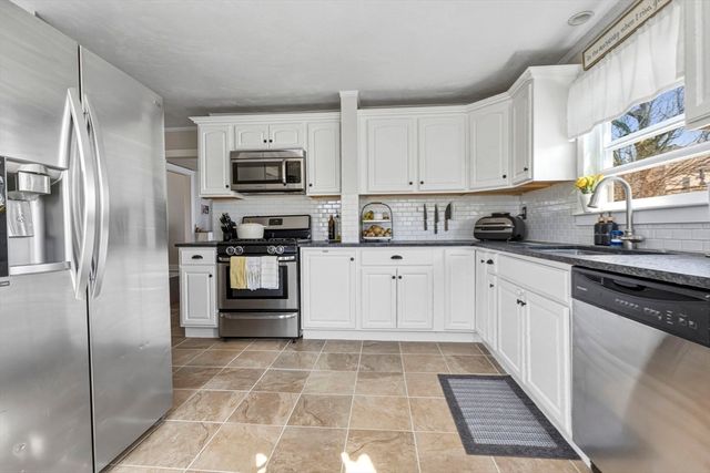 173 Greenmont Ave, Dracut, MA 01826