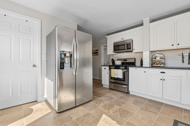 173 Greenmont Ave, Dracut, MA 01826