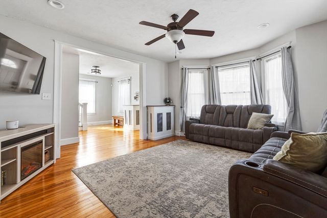 173 Greenmont Ave, Dracut, MA 01826