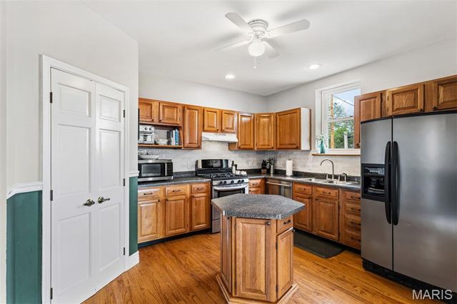 2011 Victor Street, St Louis, MO 63104