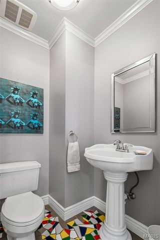 2011 Victor Street, St Louis, MO 63104
