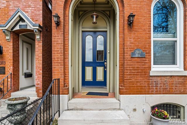 2011 Victor Street, St Louis, MO 63104