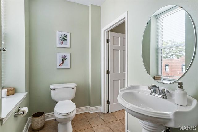 2011 Victor Street, St Louis, MO 63104