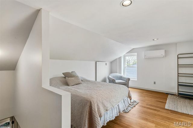 2011 Victor Street, St Louis, MO 63104