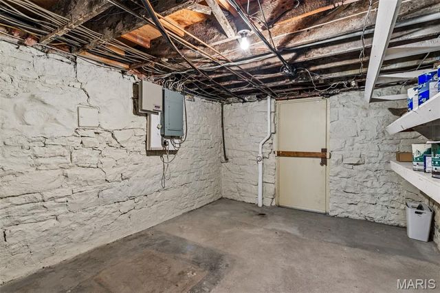 2011 Victor Street, St Louis, MO 63104