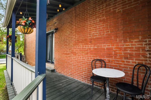 2011 Victor Street, St Louis, MO 63104