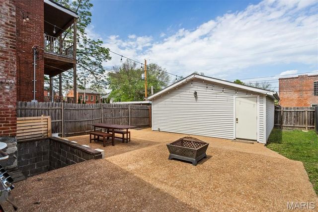 2011 Victor Street, St Louis, MO 63104