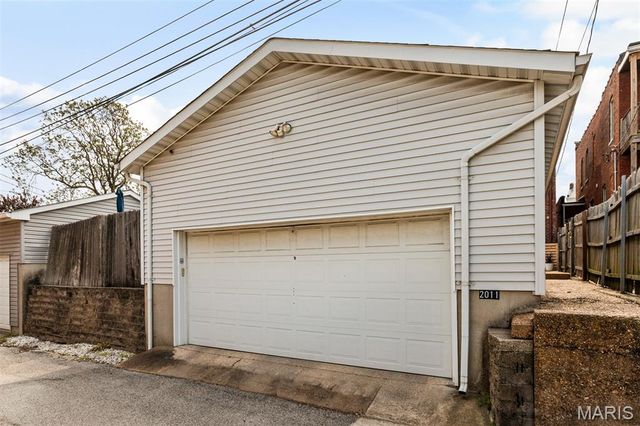 2011 Victor Street, St Louis, MO 63104