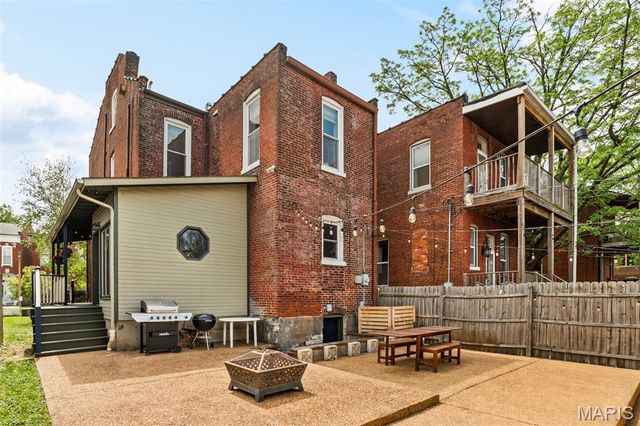 2011 Victor Street, St Louis, MO 63104