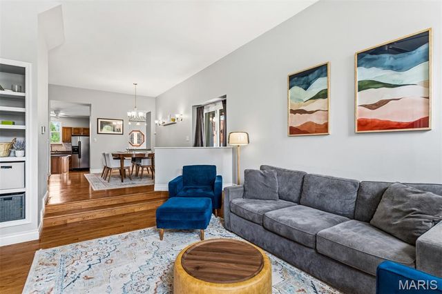 2011 Victor Street, St Louis, MO 63104