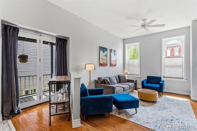 2011 Victor Street, St Louis, MO 63104