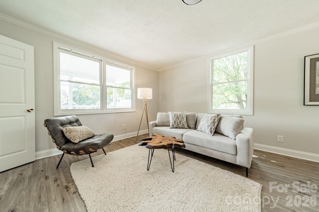 1002 W 2nd Avenue, Gastonia, NC 28052