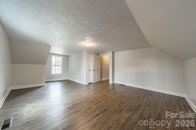1002 W 2nd Avenue, Gastonia, NC 28052