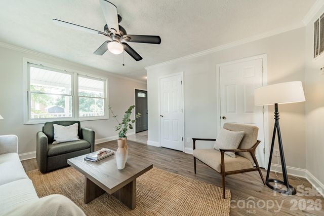 1002 W 2nd Avenue, Gastonia, NC 28052