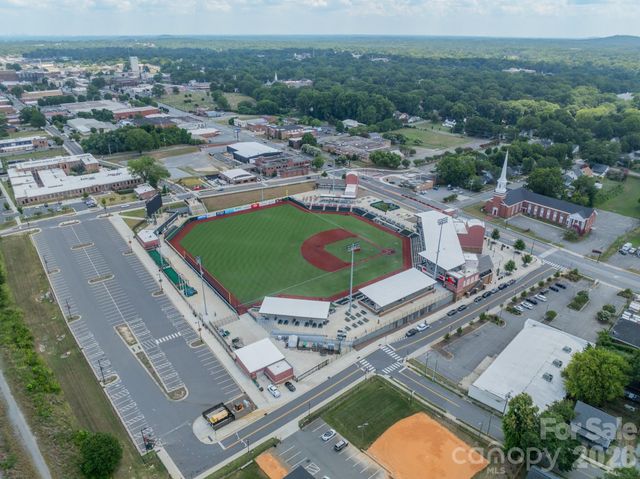 1002 W 2nd Avenue, Gastonia, NC 28052