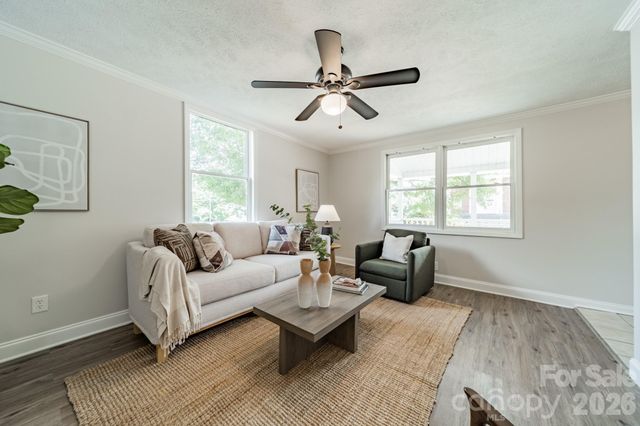1002 W 2nd Avenue, Gastonia, NC 28052