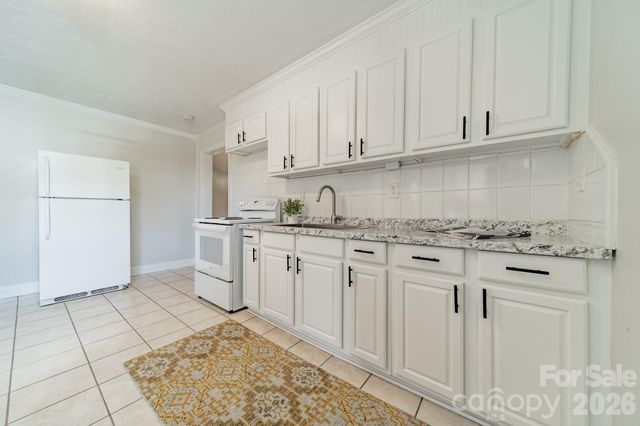 1002 W 2nd Avenue, Gastonia, NC 28052