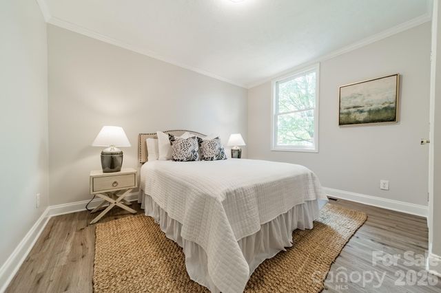 1002 W 2nd Avenue, Gastonia, NC 28052