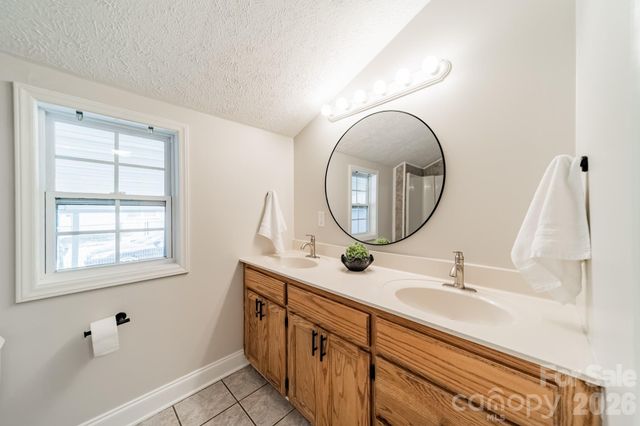 1002 W 2nd Avenue, Gastonia, NC 28052