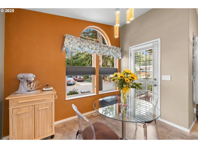 17747 S GREENFIELD Dr, Oregon City, OR 97045