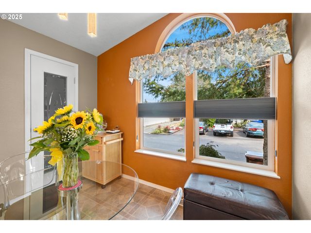 17747 S GREENFIELD Dr, Oregon City, OR 97045