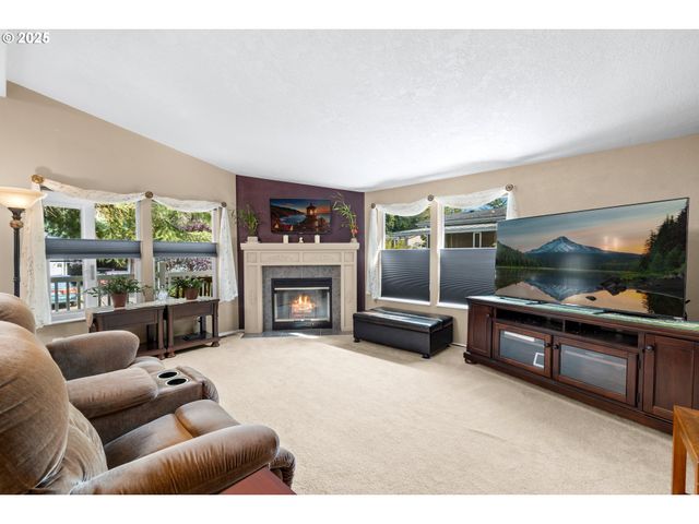 17747 S GREENFIELD Dr, Oregon City, OR 97045