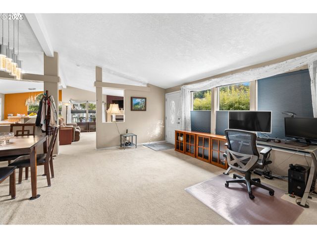 17747 S GREENFIELD Dr, Oregon City, OR 97045