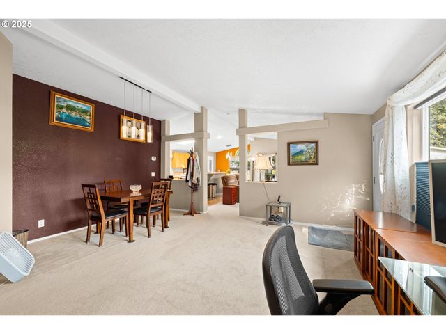 17747 S GREENFIELD Dr, Oregon City, OR 97045