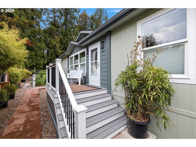 17747 S GREENFIELD Dr, Oregon City, OR 97045