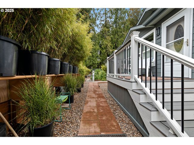 17747 S GREENFIELD Dr, Oregon City, OR 97045