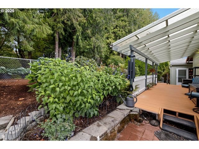 17747 S GREENFIELD Dr, Oregon City, OR 97045