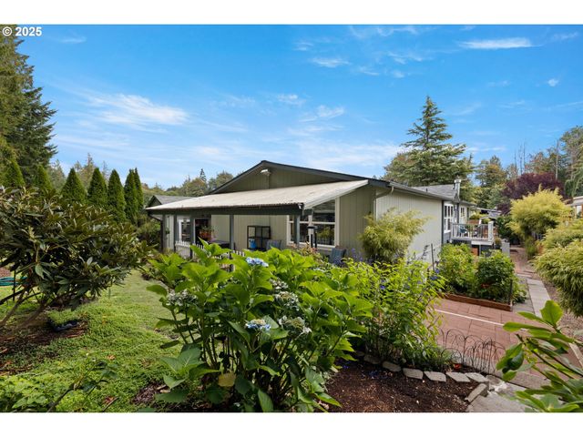 17747 S GREENFIELD Dr, Oregon City, OR 97045