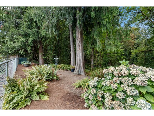 17747 S GREENFIELD Dr, Oregon City, OR 97045