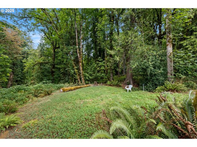 17747 S GREENFIELD Dr, Oregon City, OR 97045