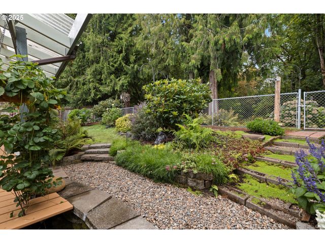 17747 S GREENFIELD Dr, Oregon City, OR 97045