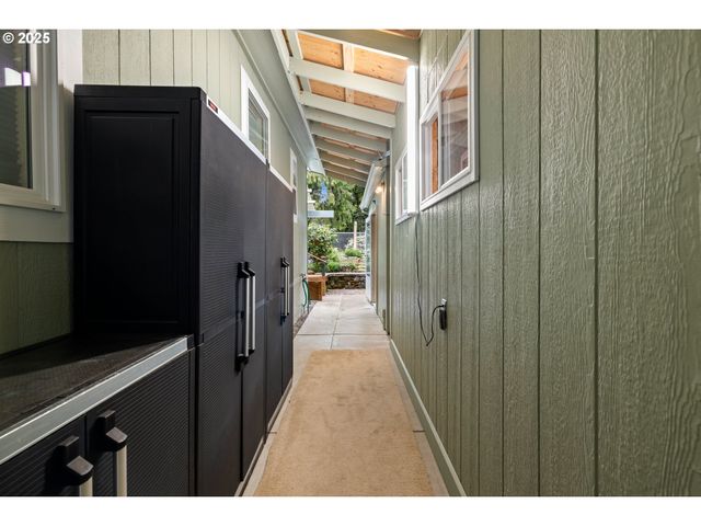 17747 S GREENFIELD Dr, Oregon City, OR 97045