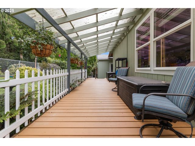 17747 S GREENFIELD Dr, Oregon City, OR 97045