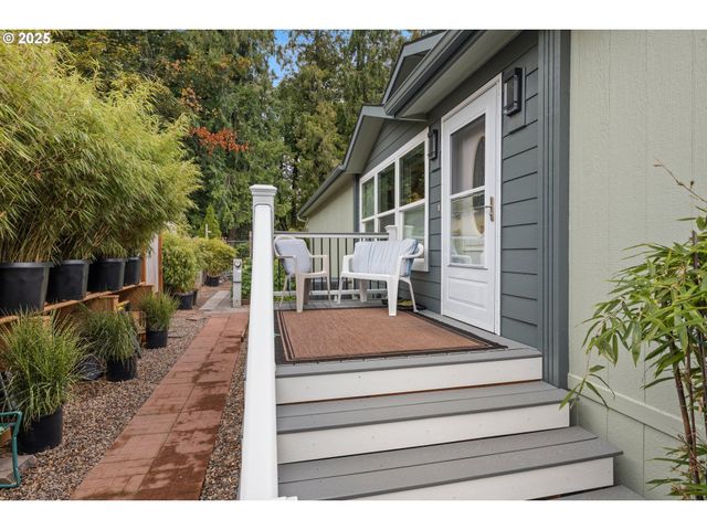 17747 S GREENFIELD Dr, Oregon City, OR 97045