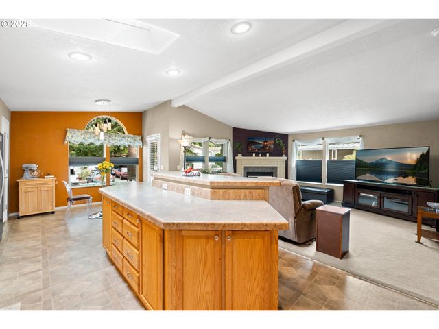 17747 S GREENFIELD Dr, Oregon City, OR 97045